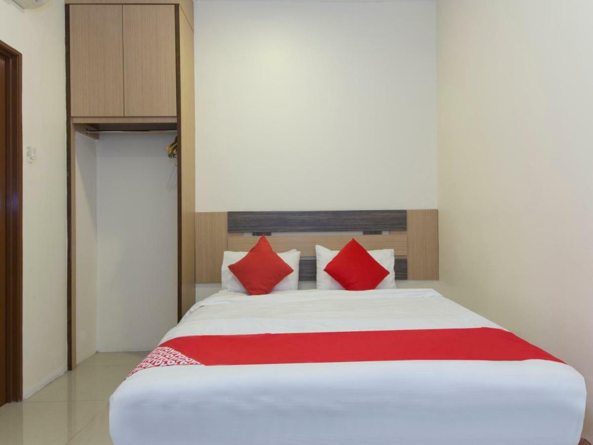 Oyo 776 Fame Hotel Серембан  Экстерьер фото