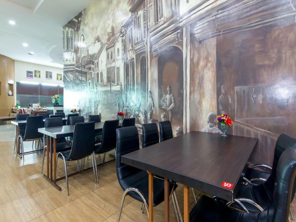 Oyo 776 Fame Hotel Серембан  Экстерьер фото
