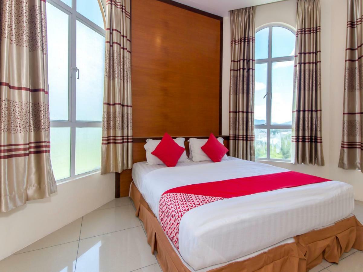 Oyo 776 Fame Hotel Серембан  Экстерьер фото