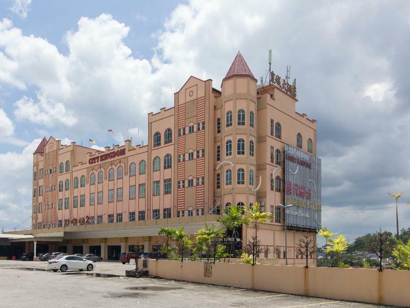 Oyo 776 Fame Hotel Серембан  Экстерьер фото