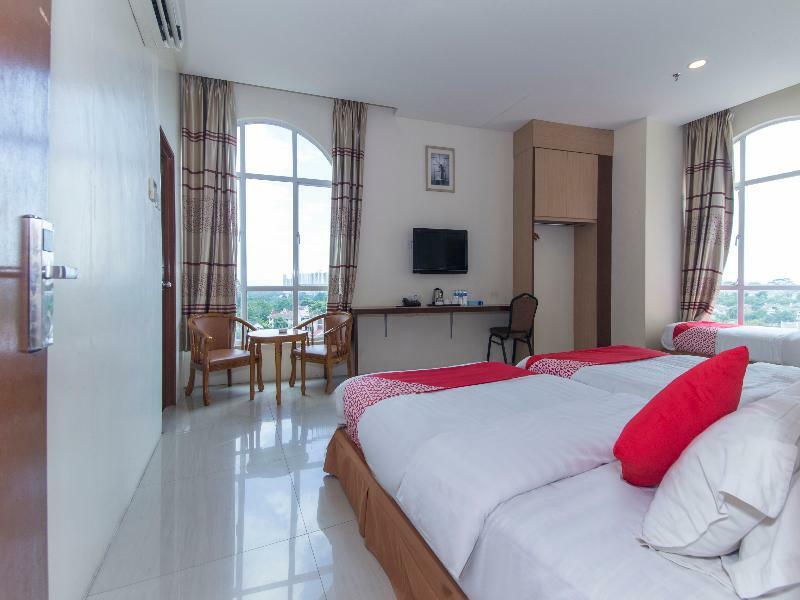 Oyo 776 Fame Hotel Серембан  Экстерьер фото