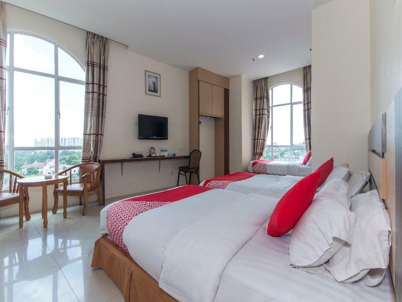 Oyo 776 Fame Hotel Серембан  Экстерьер фото